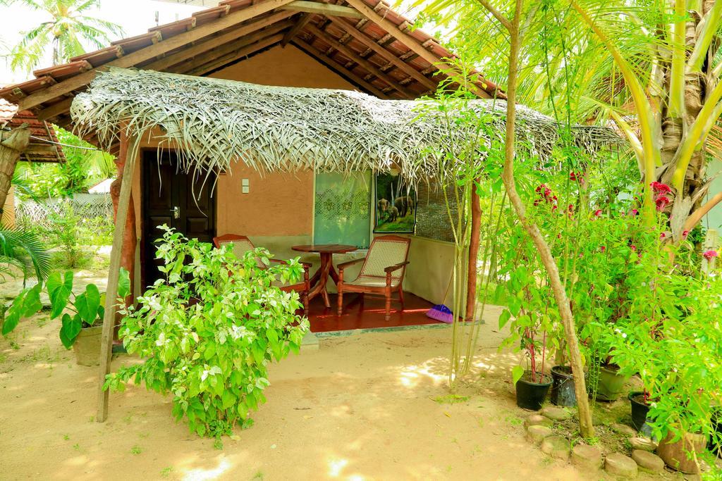 Natural Cabanas Kanattegoda Exterior photo