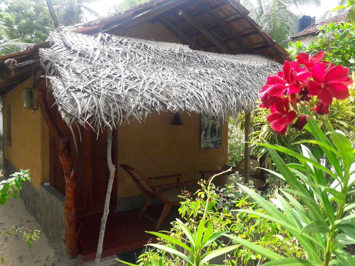 Natural Cabanas Kanattegoda Exterior photo